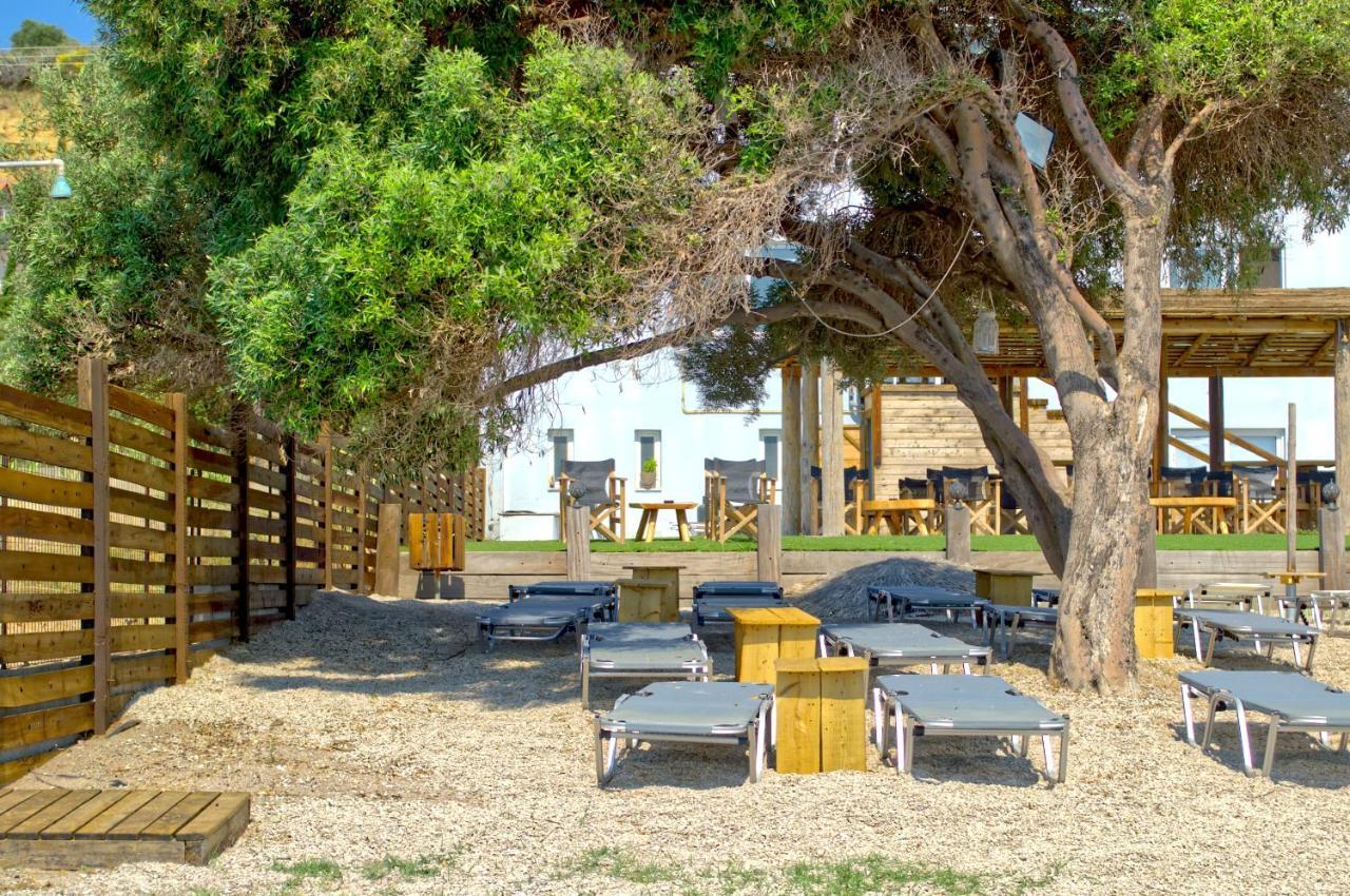 Epipleon Luxury Suites: Spacious Beachfront Room with Expansive Terrace Nafpaktos Exterior photo